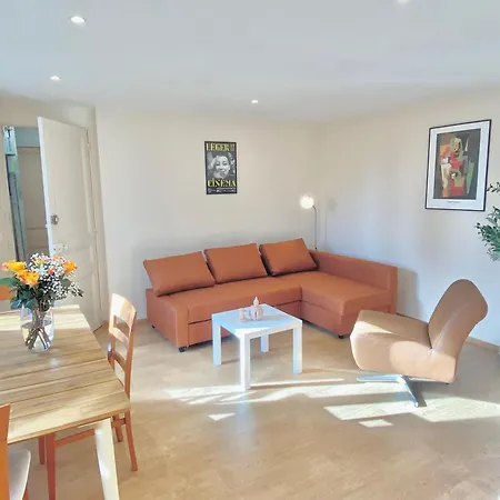 Great Flat! 12 Minute Walk From Train Station And Palais Apartament